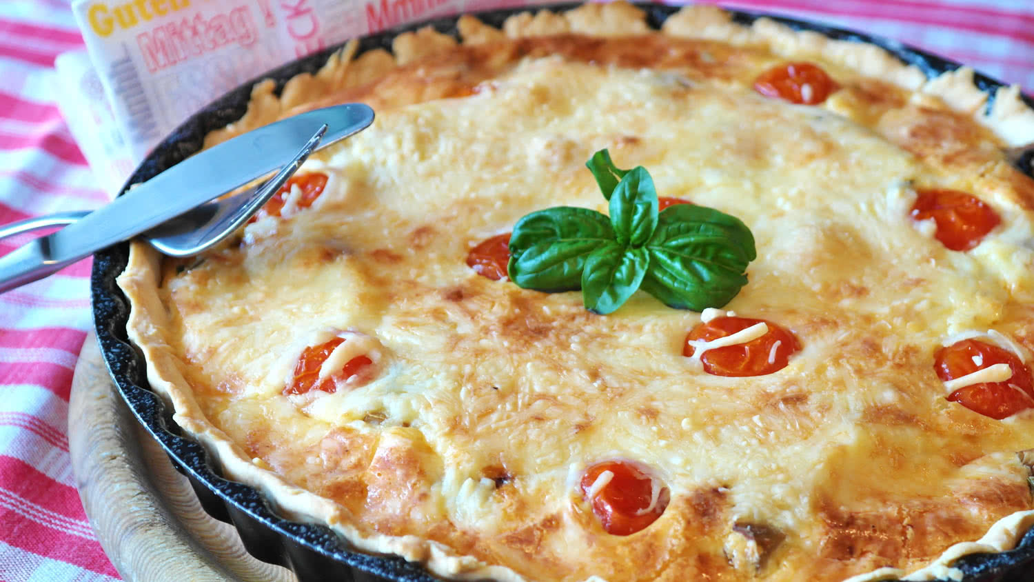 🍅 🥓 Spinach, Bacon & Tomato Quiche Recipe Foodrinky