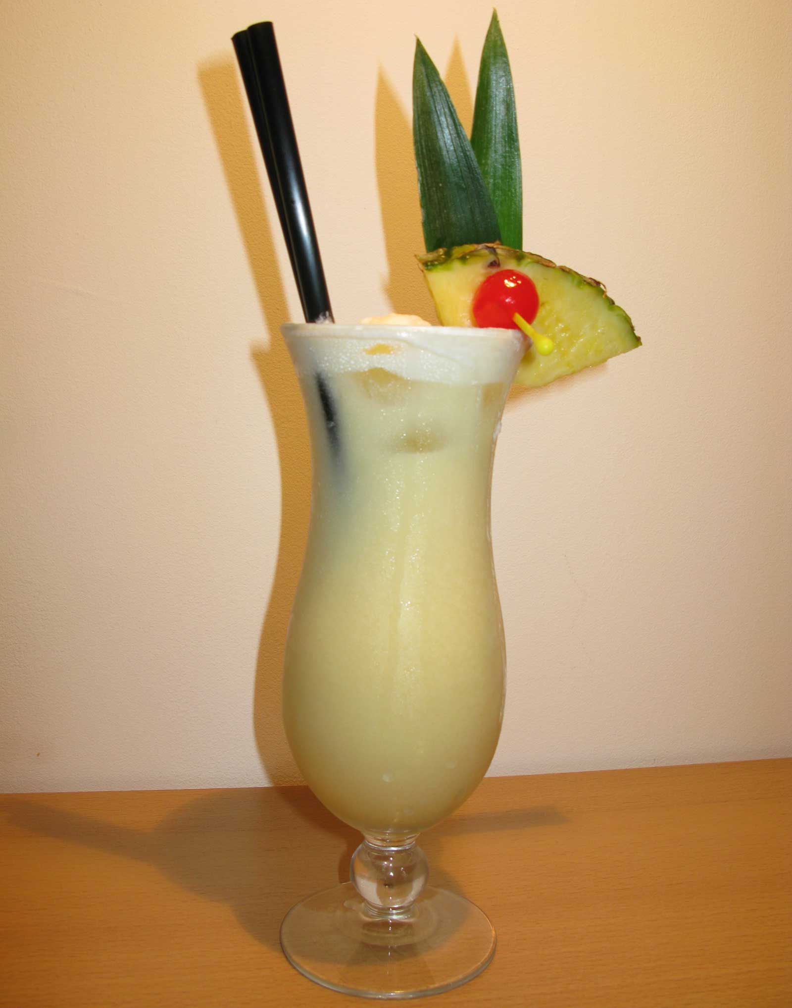 🍹 Piña Colada Cocktail Recipe - How to make this cocktail - Foodrinky